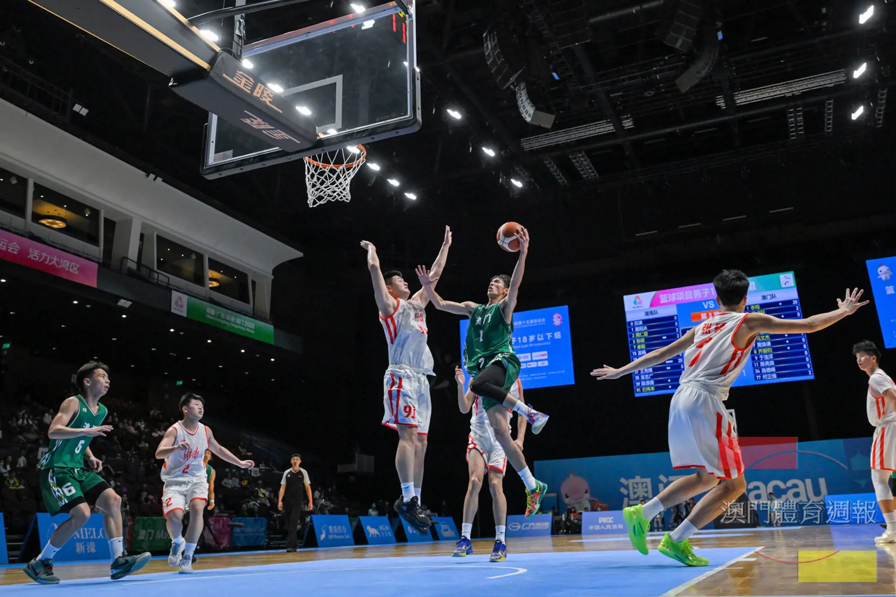 副2 澳U18男籃隊長李翔在煞科戰獨取32分.jpg